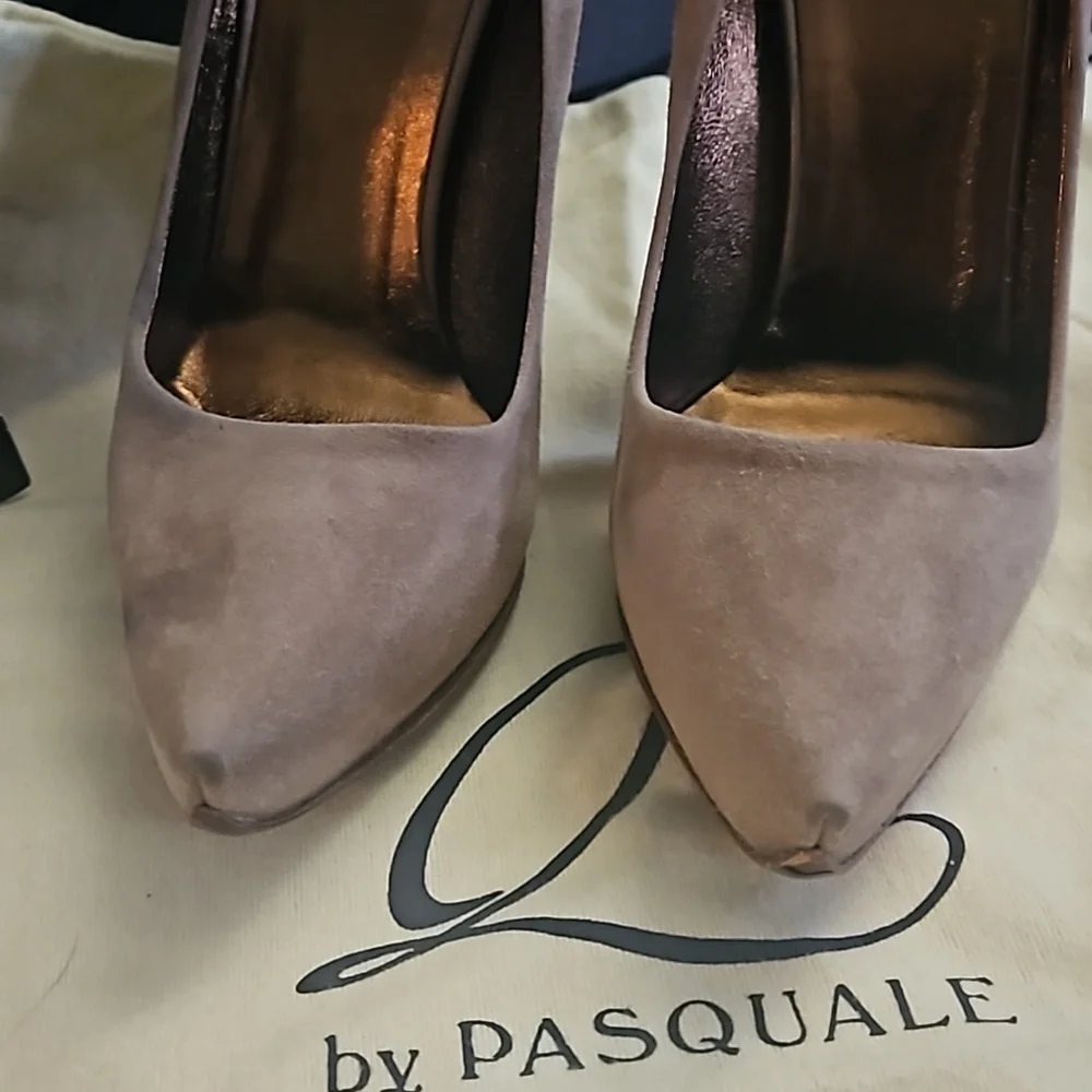 Q by Pasquale Soft Pink Suede Italian made heels size 36 NIB See Description Plz